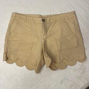 Lilly Pulitzer gold scalloped hem shorts. Size 6.